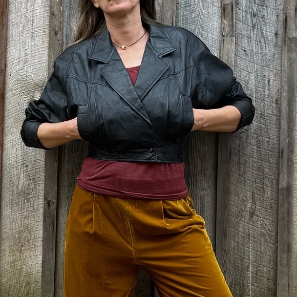 Vintage Black Leather Cropped Jacket - Picture 5 of 15